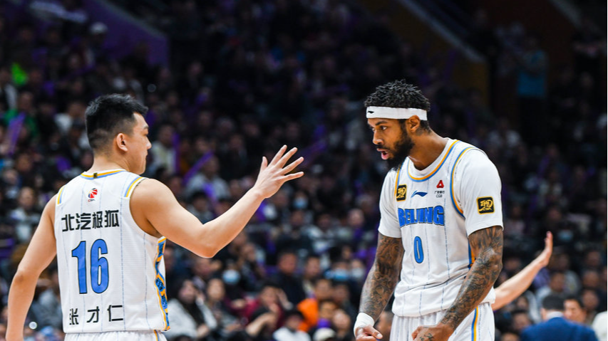 Zhang Cairen (L) and Richard Solomon of the Beijing Ducks react after Solomon makes a shot in Game 3 of the Chinese Basketball Association (CBA) playoff quarterfinals against the Beikong Royal Fighters in Beijing, April 19, 2025. /Beijing Ducks