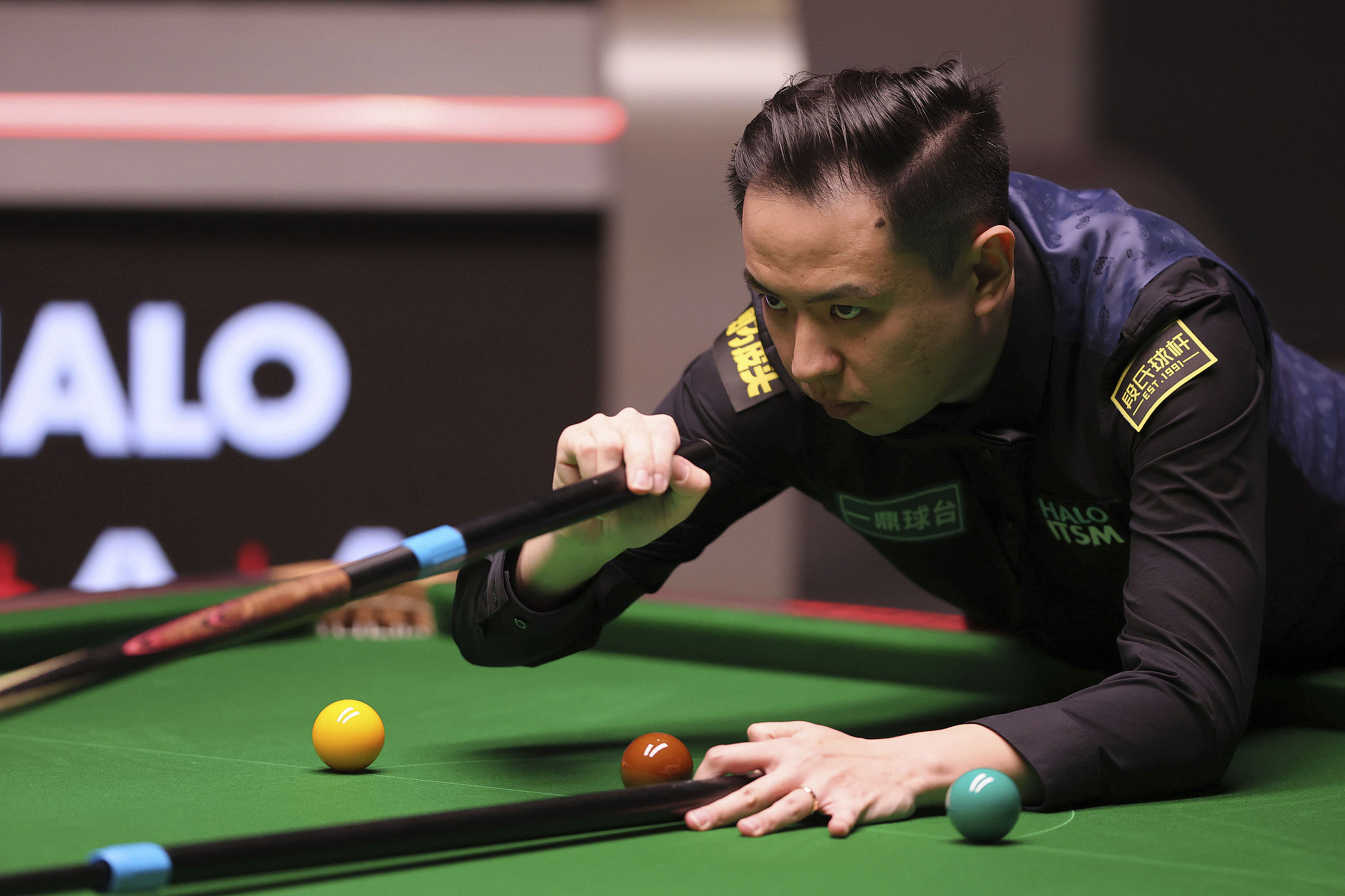 Xiao Guodong of China hits a shot in the match against Matthew Selt of England at the World Snooker Championship in Sheffield, England, April 20, 2025. /VCG