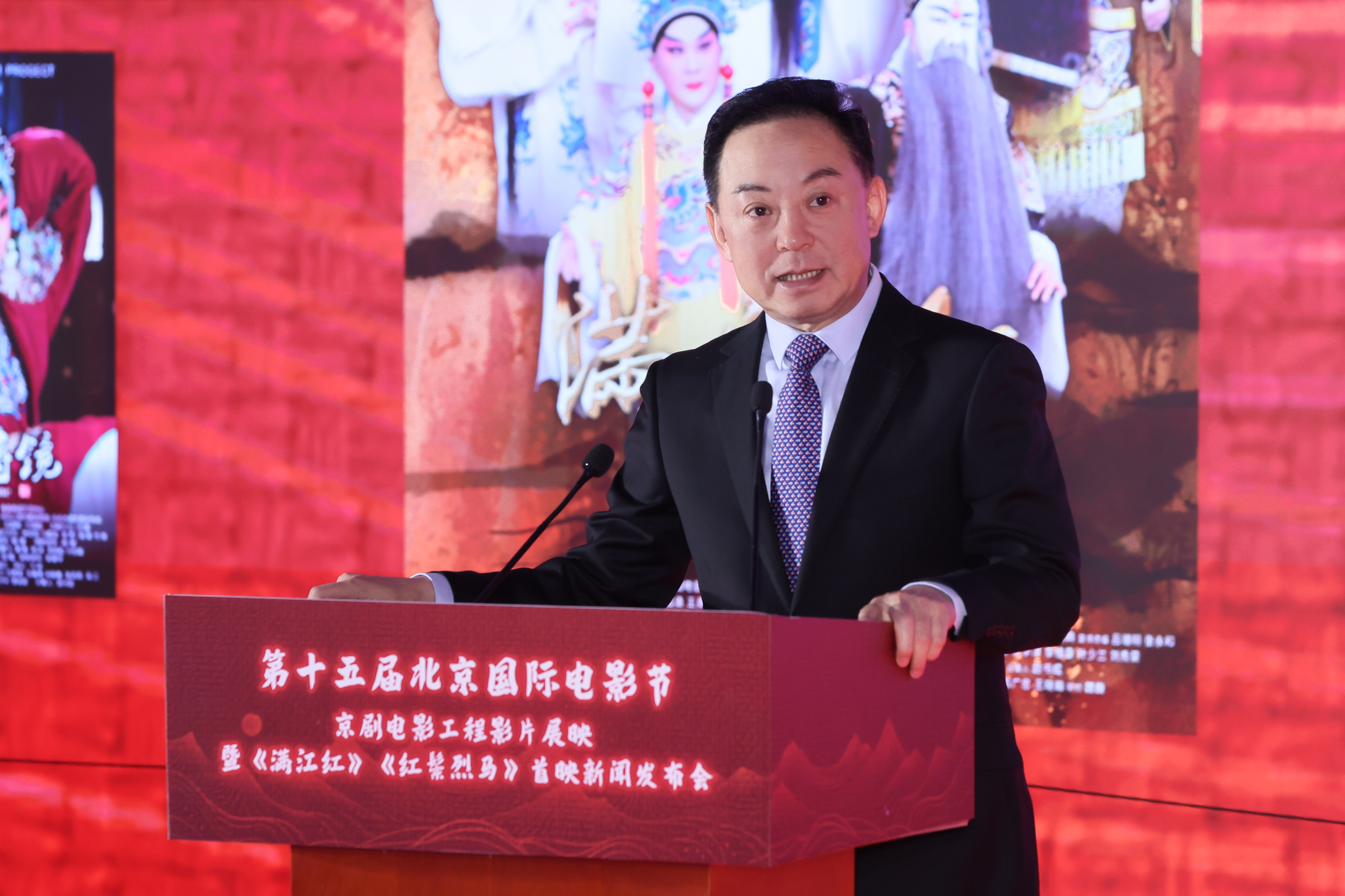 Yu Kuizhi, a renowned Peking Opera artist, speaks at the premiere of Peking opera movie 