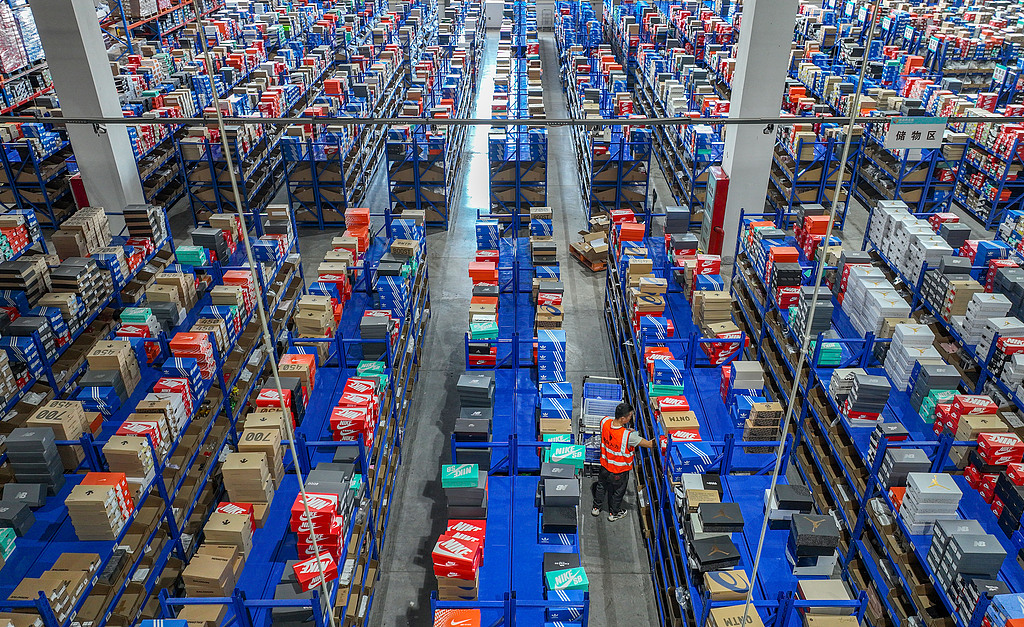 Goods were piled up in a cross-border e-commerce warehouse in the Jinyi Comprehensive Bonded Zone in Jinhua, East China's Zhejiang province, October 23, 2024. /CFP