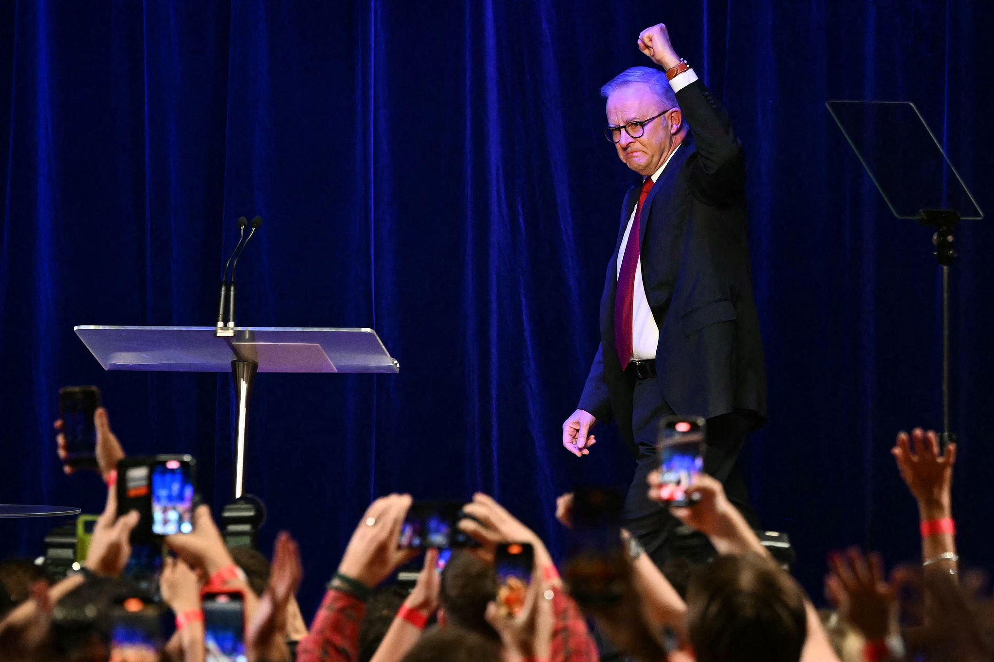 Australian Prime Minister Anthony Albanese arrives onstage after winning the general election at the Labor Party election night event in Sydney, May 3, 2025. /VCG