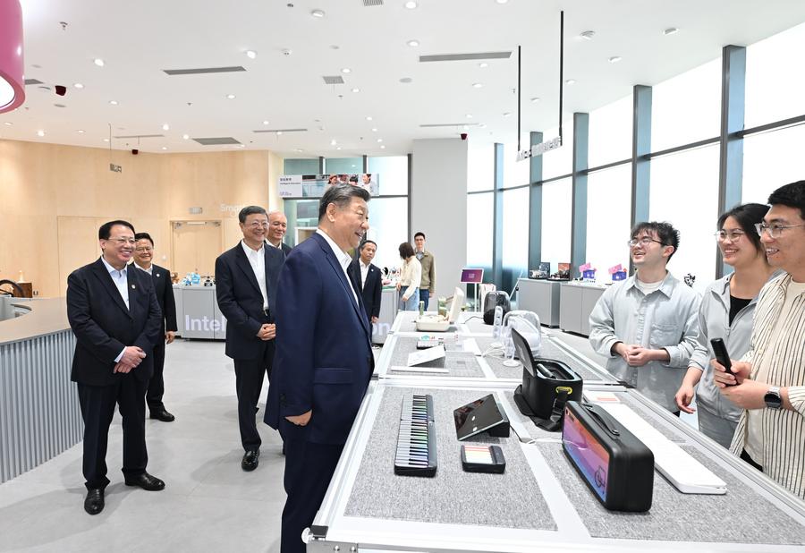 Chinese President Xi Jinping talks with young workers in an AI incubator, Shanghai Municipality, April 29, 2025. /Xinhua
