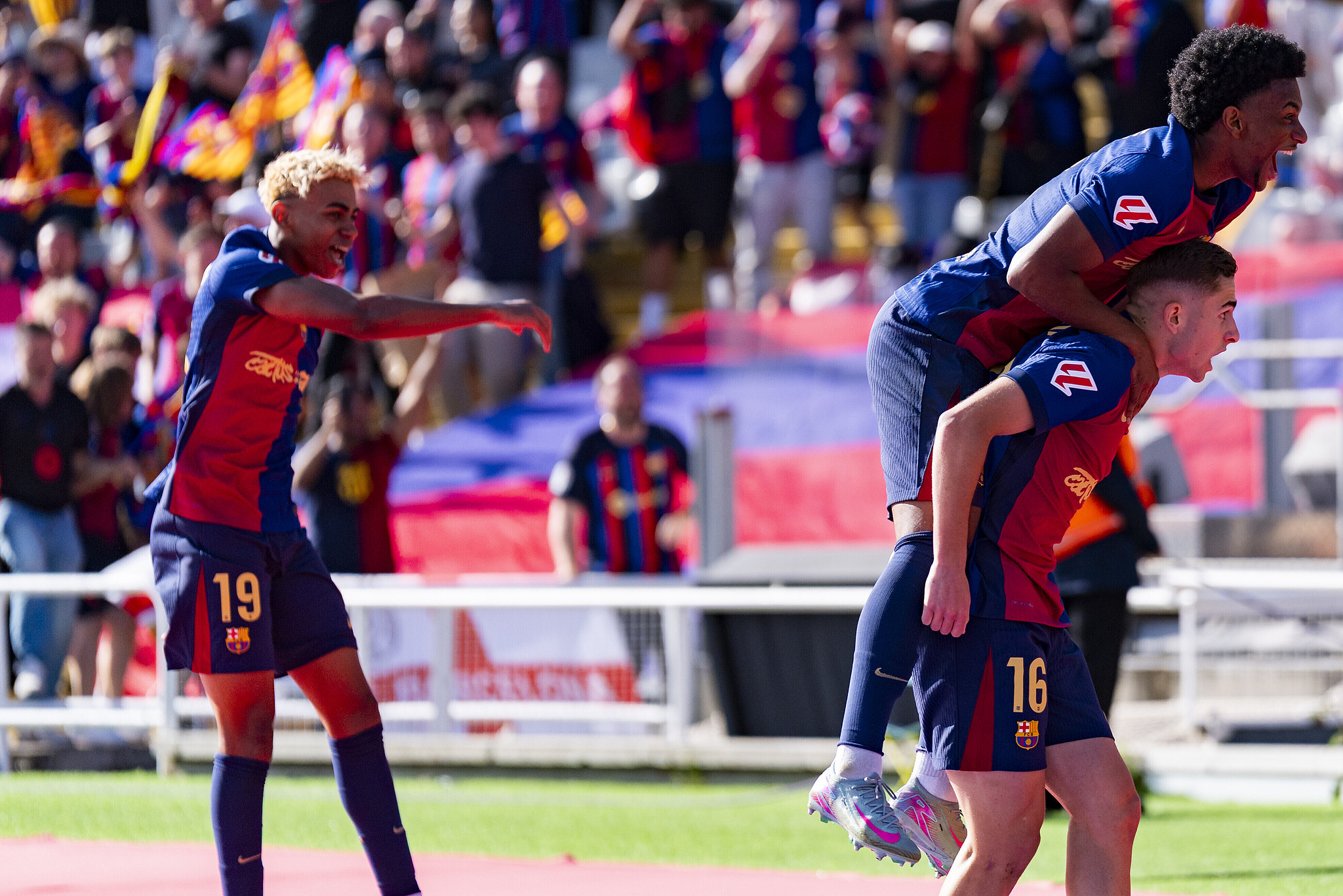 Players of Barcelona celebrate after scoring a goal in the La Liga game against Real Madrid at Estadi Olímpic Lluis Companys in Barcelona, Spain, May 11, 2025. /VCG