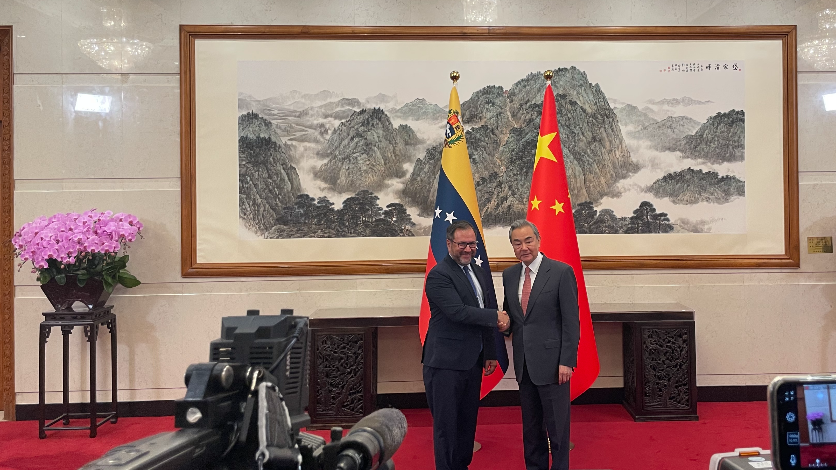 Chinese, Venezuelan foreign ministers meet in Beijing