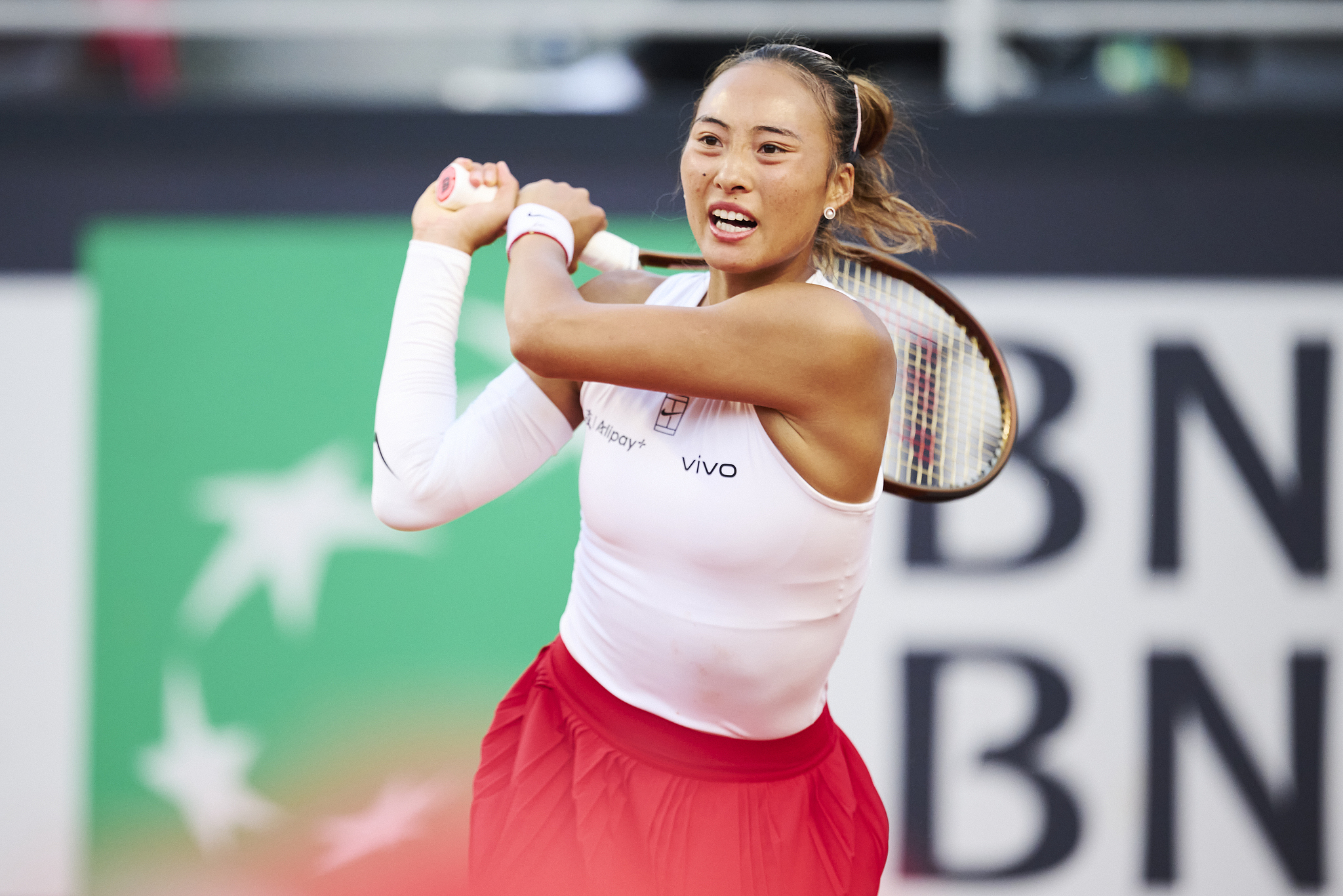 Zheng Qinwen of China hits a shot in the women's singles match against Bianca Andreescu of Canada at the Italian Open in Rome, Italy, May 12, 2025. /VCG