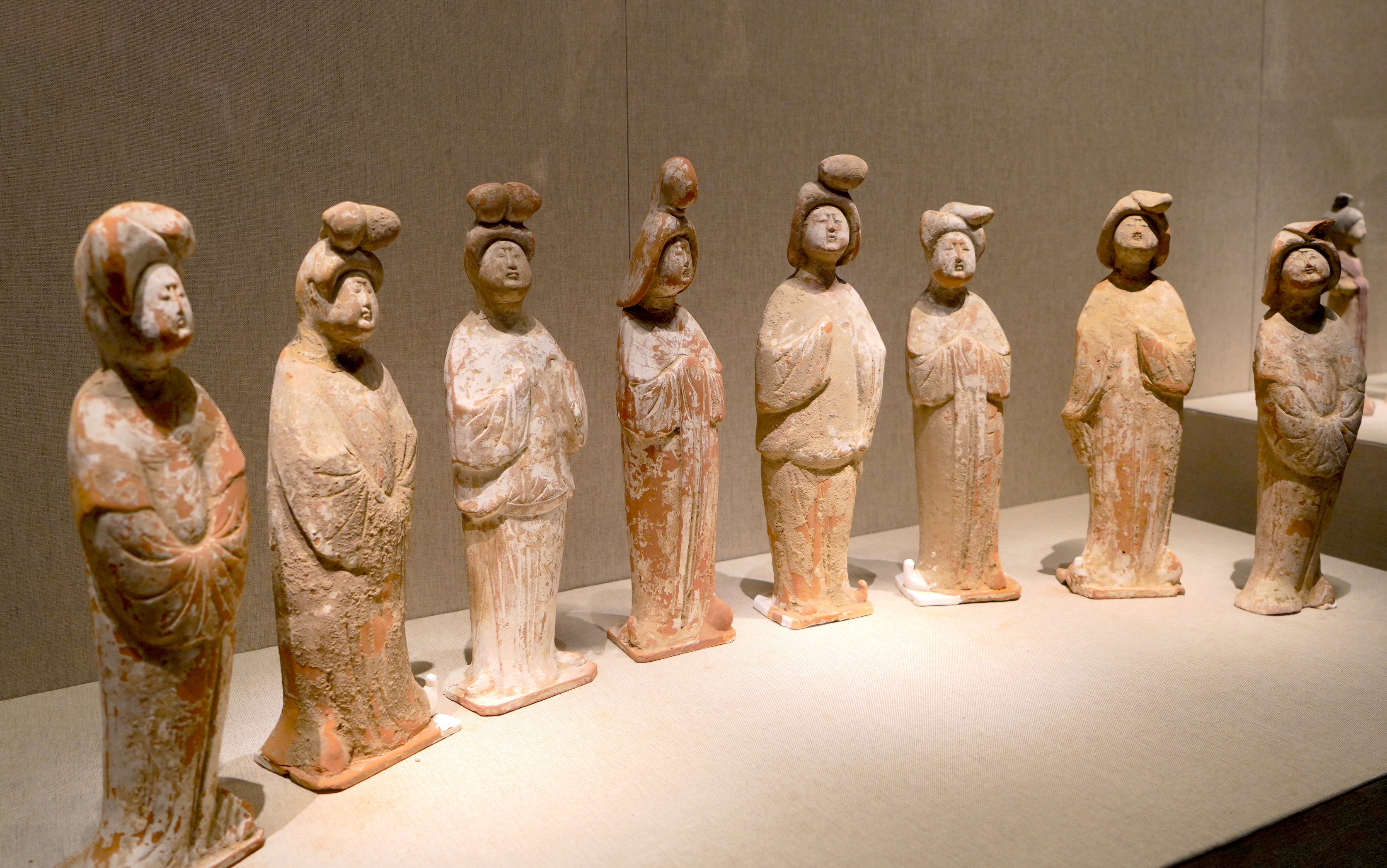 Red pottery female figurines from the collection of the Henan Museum /CGTN