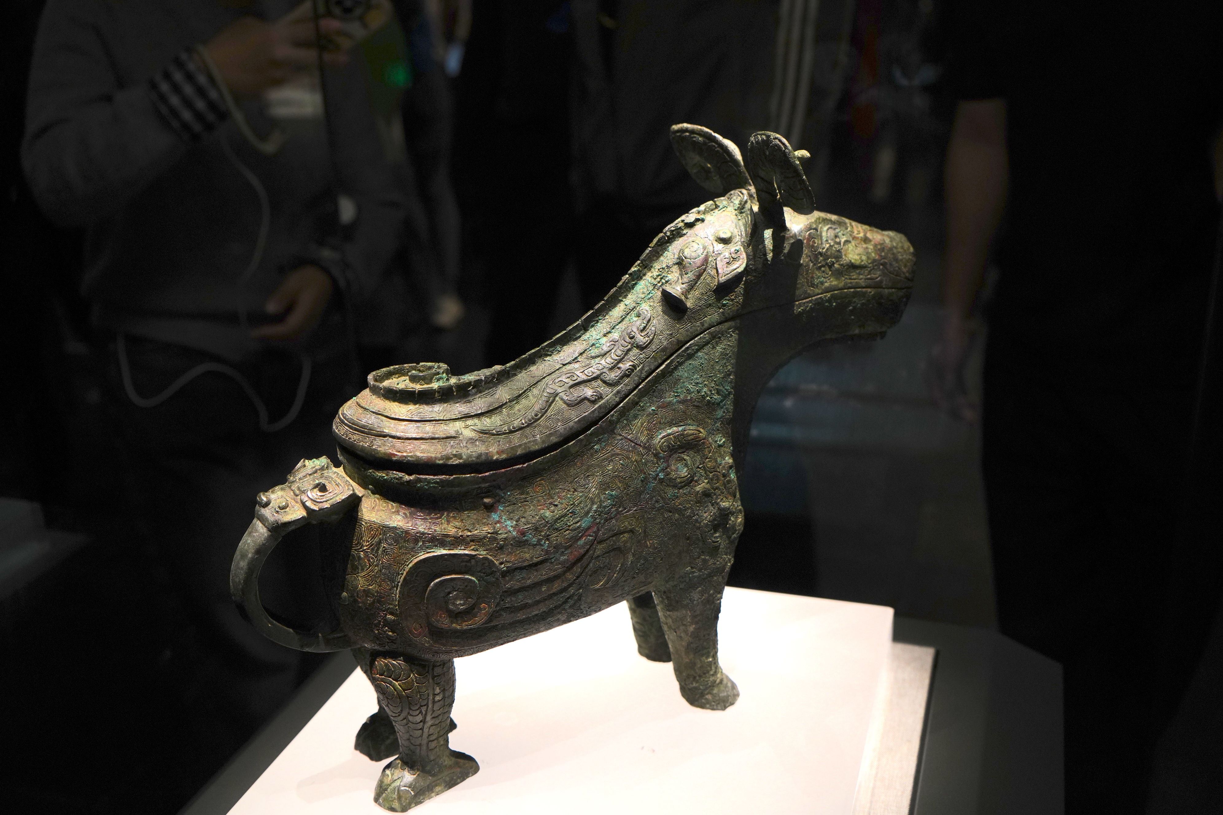 The four-legged bronze Gong wine vessel, with Hou Mu Xin inscriptions, from the collection of the Henan Museum /CGTN