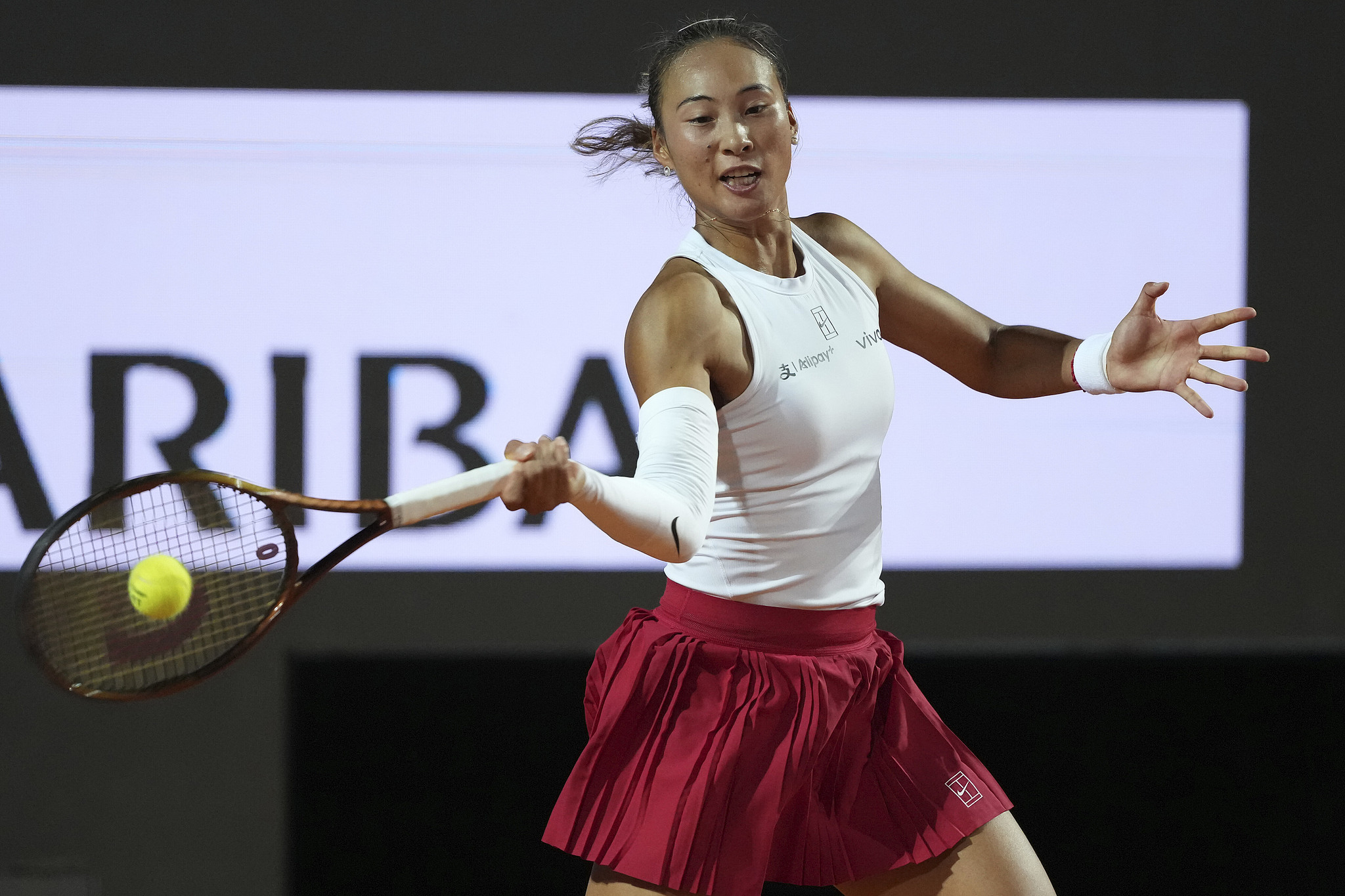 Zheng Qinwen of China hits a shot in the women's singles match against Coco Gauff of the U.S. at the Italian Open in Rome, Italy, May 15, 2025. /VCG