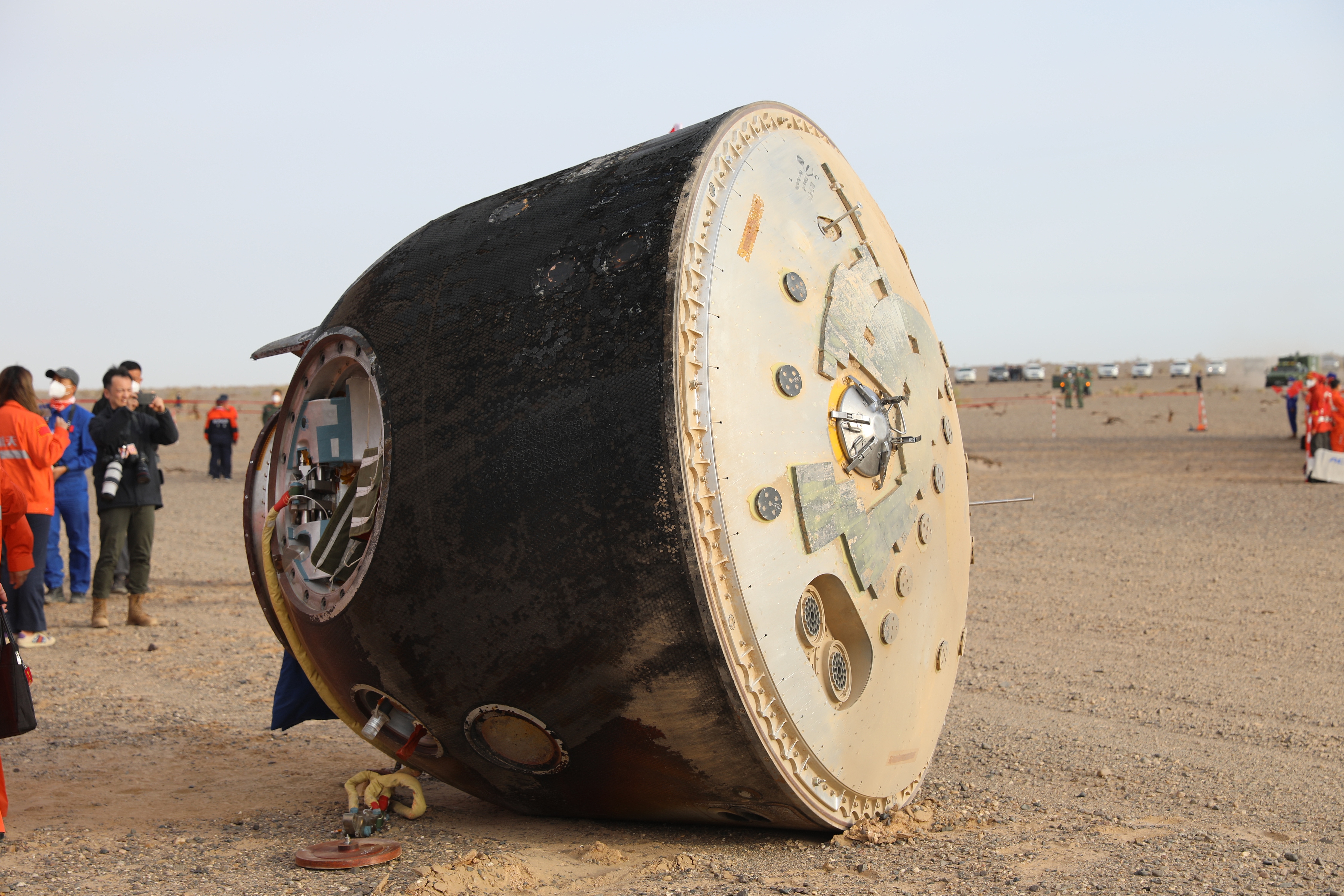 The return capsule of the Shenzhou-15 manned spacecraft lands at the Dongfeng landing site in north China's Inner Mongolia Autonomous Region, June 4, 2023. /VCG