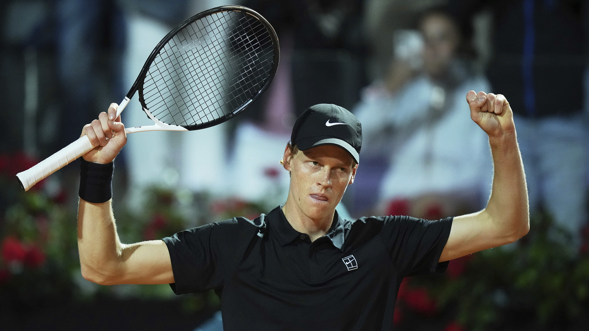 Italy's Jannik Sinner celebrates after winning the semifinal tennis match at the Italian Open in Rome, Italy, May 16, 2025. /VCG