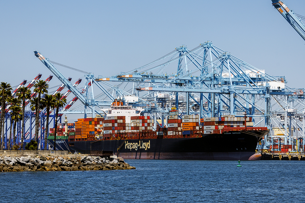 A container ship is being unloaded at the port of Los Angeles, California, May 9, 2025. /VCG