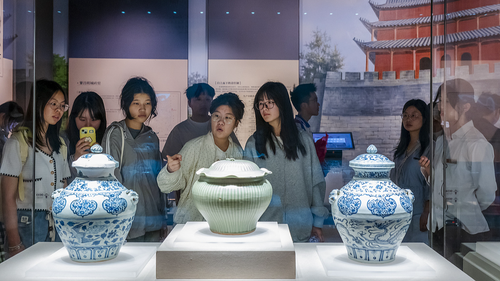 A group of students look at an exhibit at a museum in Wuhu City, east China's Anhui Province, May 18, 2025. /VCG