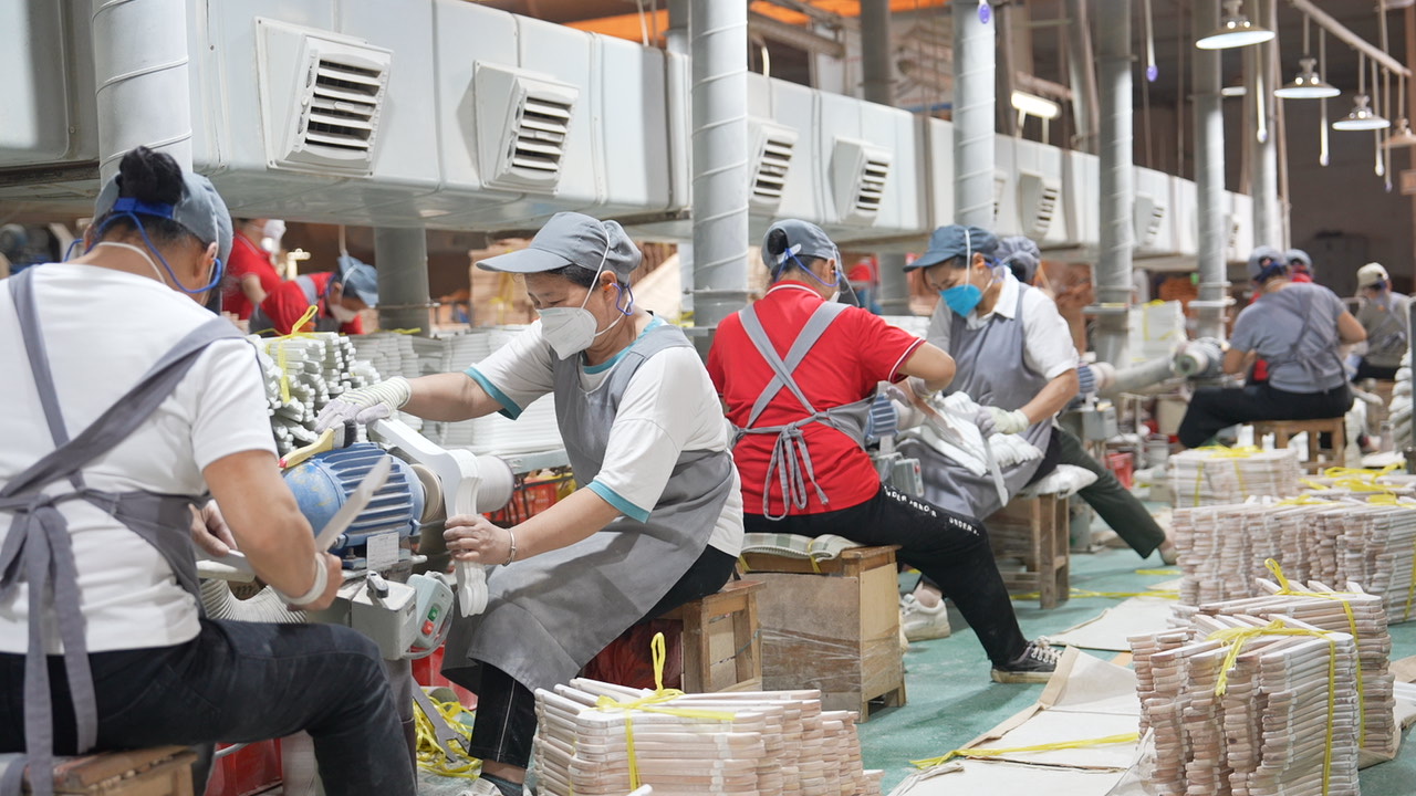 Workers polish hangers at a factory in Lipu City, May 15, 2025. /CGTN
