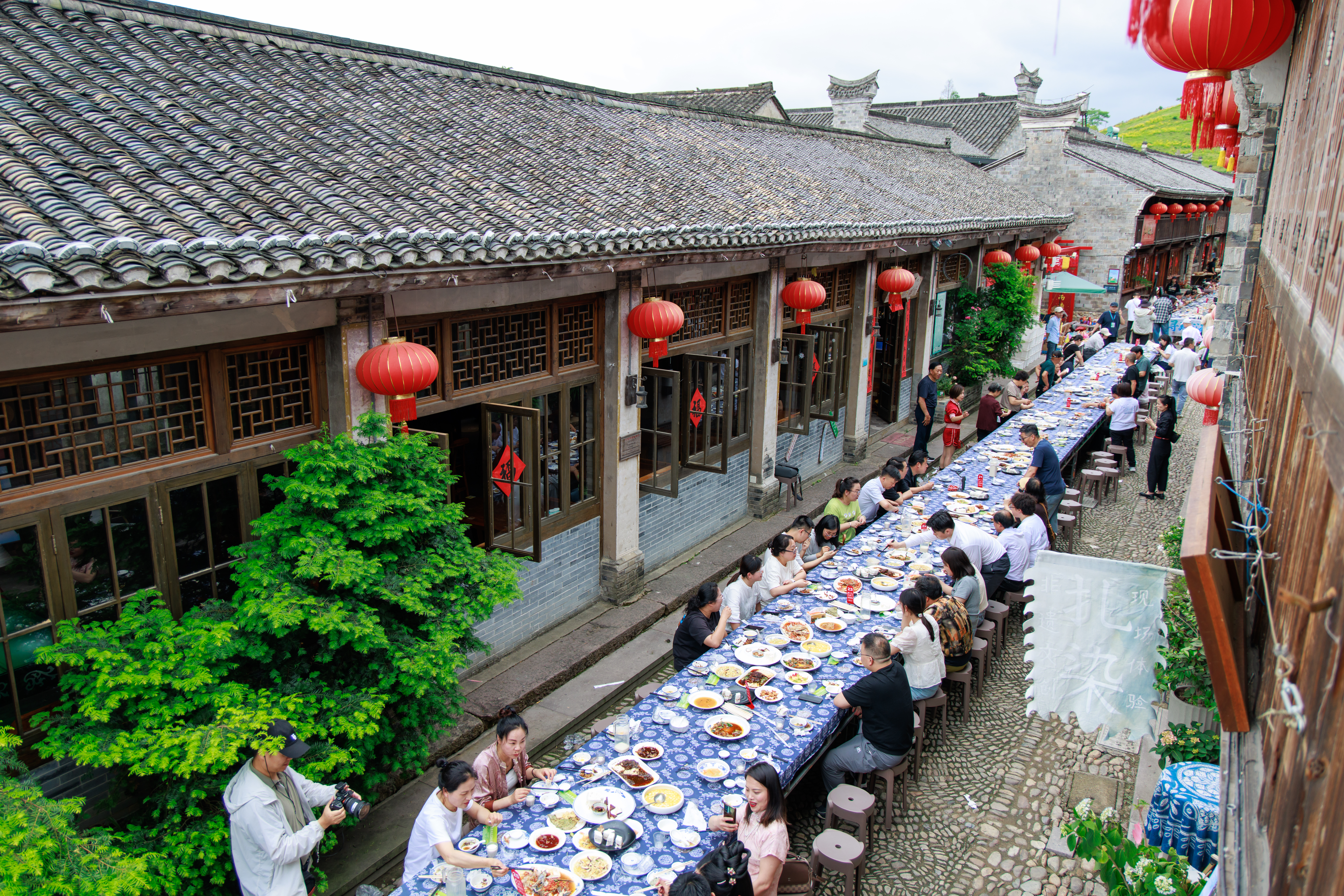 Visitors enjoy a long-table banquet at Qiantong Ancient Town in Ningbo, Zhejiang Province on May 18, 2025. / Photo provided to CGTN by Publicity Department of Ninghai County Committee