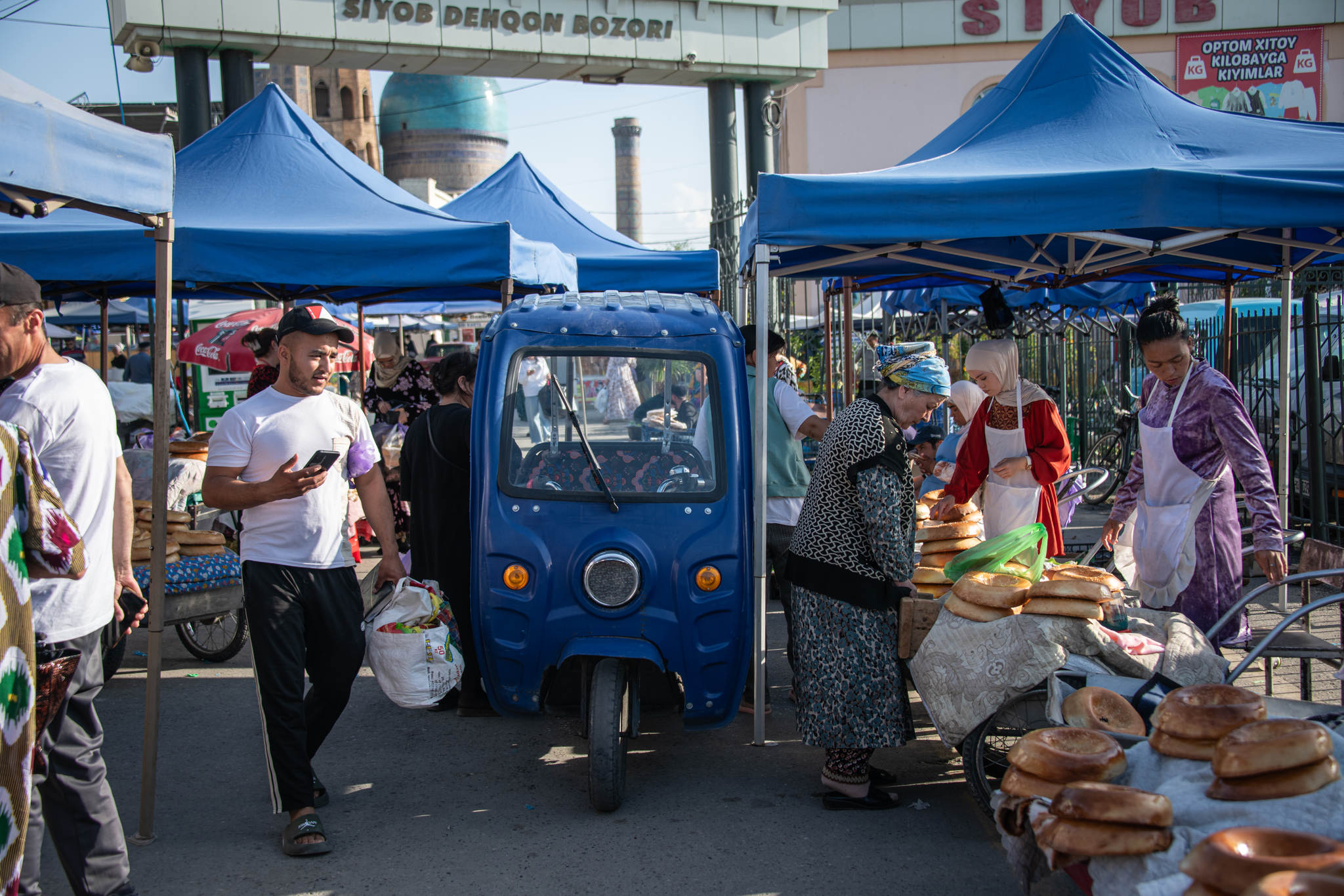 A market in Samarkand, Uzbekistan /VCG