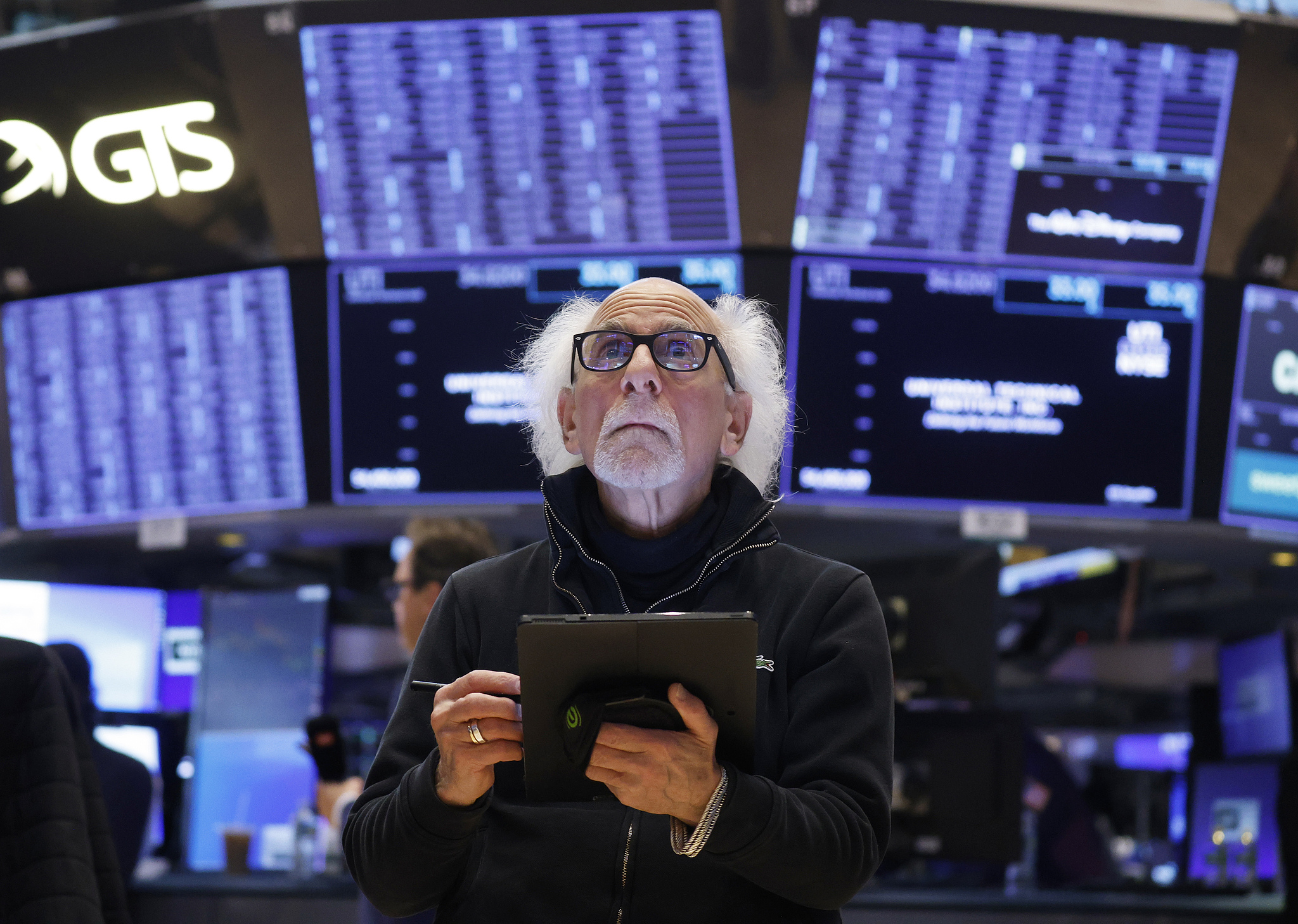 Traders work on the floor of the New York Stock Exchange on Wall Street on Monday, May 19, 2025 in New York City. /VCG