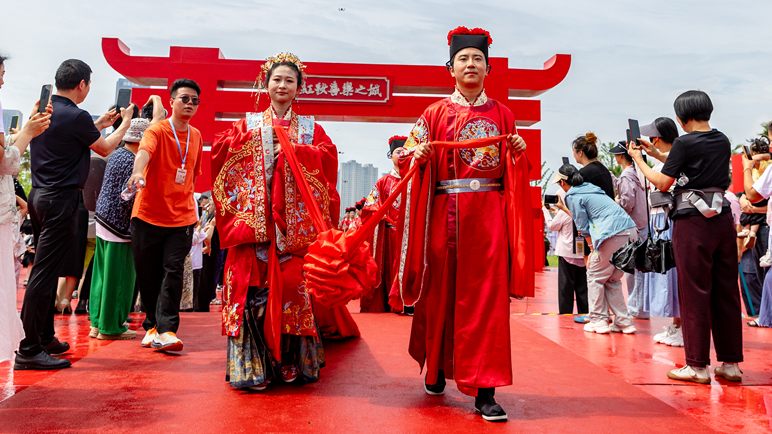 Song-style wedding ceremony held in Ninghai, Zhejiang