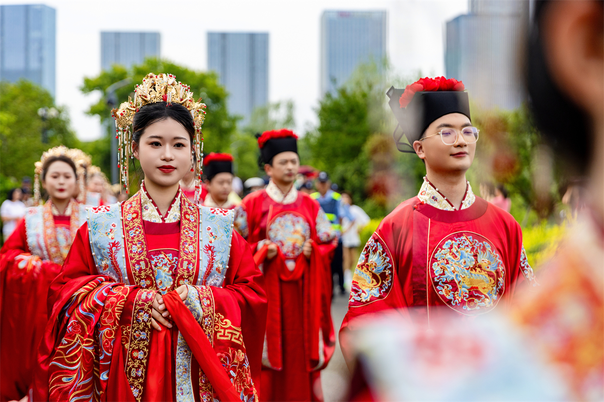 A Song-style wedding parade takes place in Ninghai, Zhejiang Province, on May 20, 2025. /Photo provided to CGTN by Wang Minjie