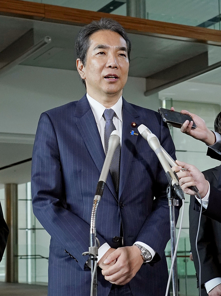 Taku Eto meets the press at the prime minister's office after resigning as agriculture minister over his rice-related remarks, Tokyo, Japan, May 21, 2025. /CFP