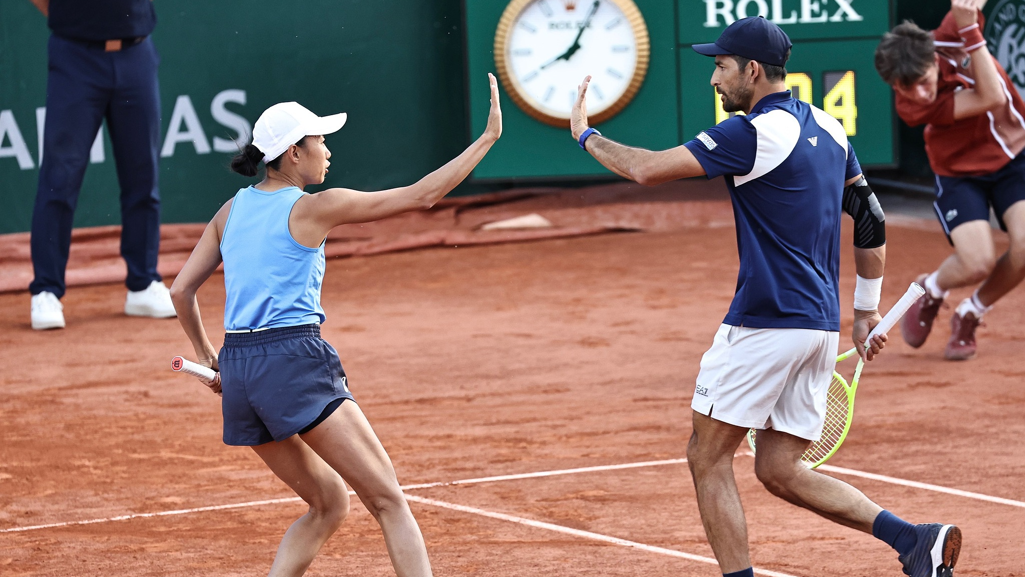 Zhang Shuai reaches French Open mixed doubles semifinals with Arevalo