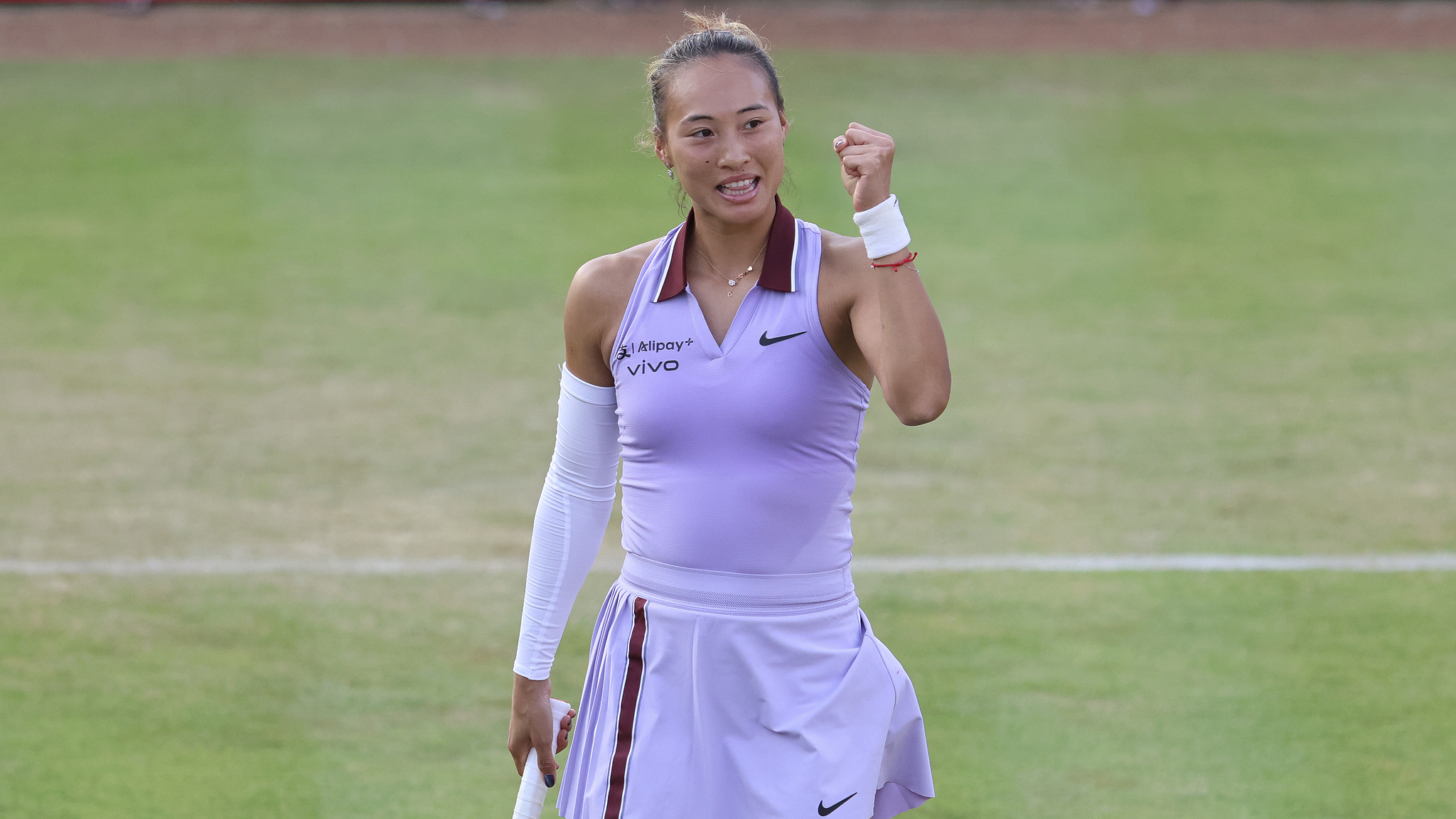 Zheng Qinwen battles past Kessler into quarterfinals at Queen's Club