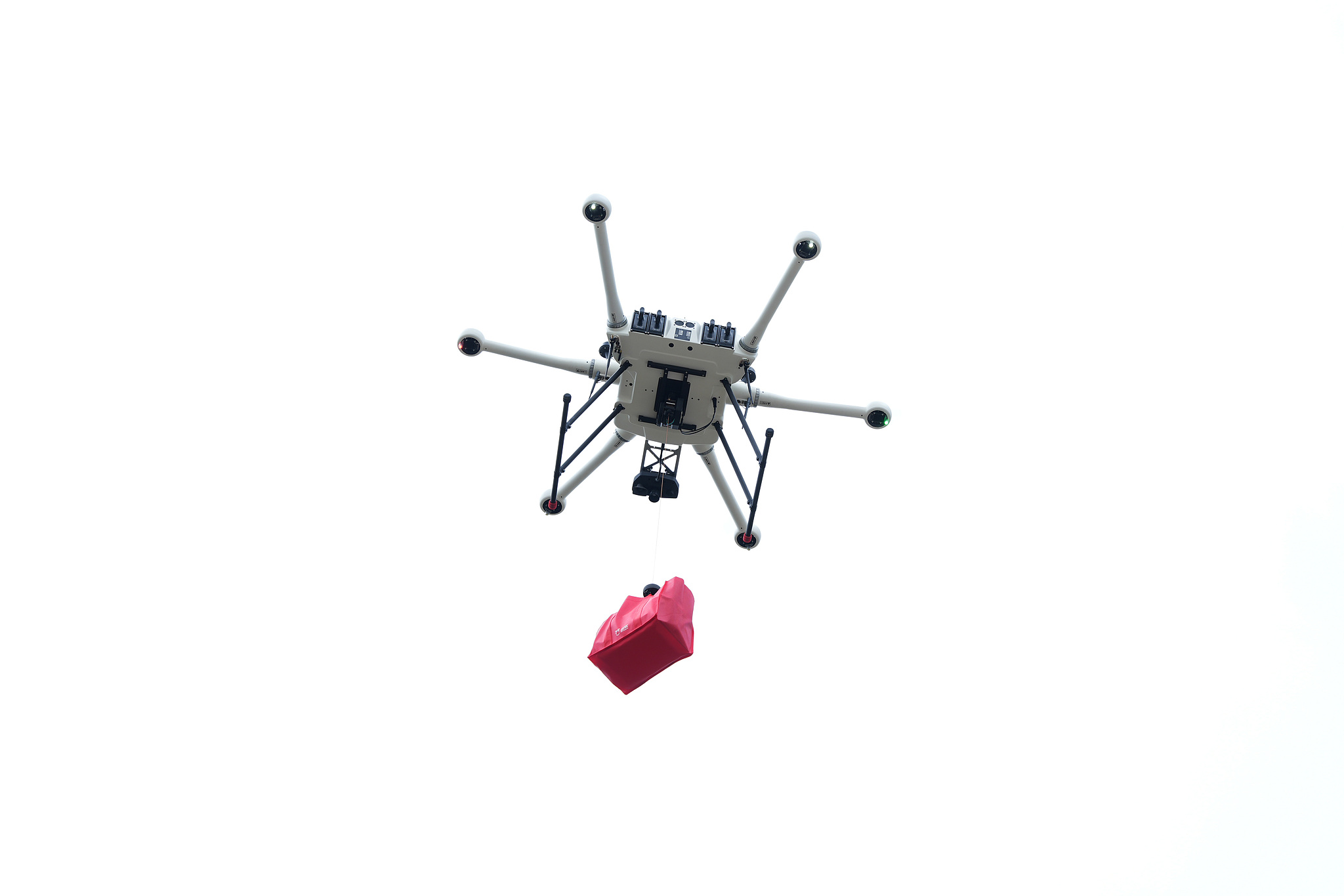 A drone delivers food in the air in Hangzhou, Zhejiang Province, China, April 17, 2025. /VCG