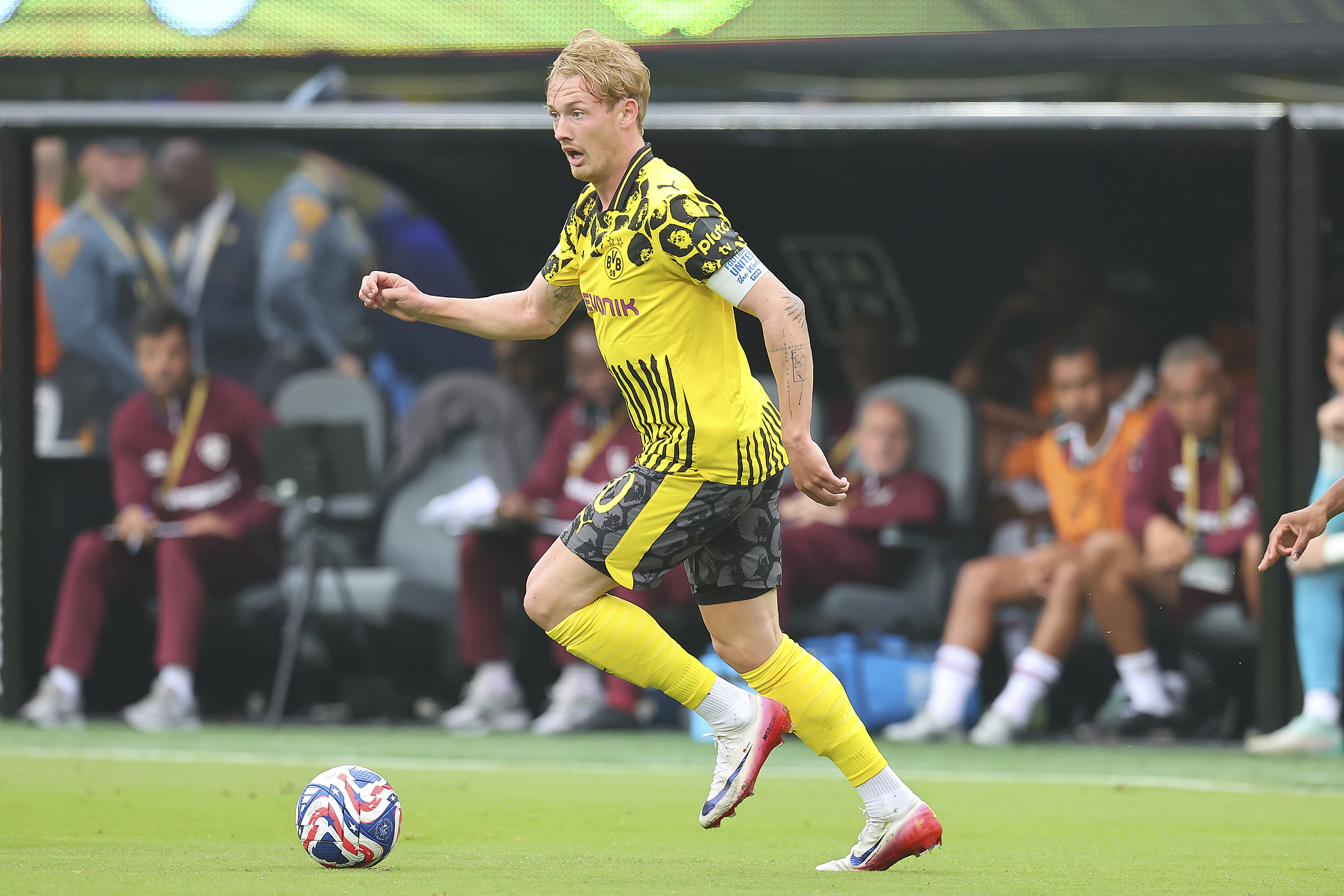 Julian Brandt of Borussia Dortmund controls the ball against Fluminense in a Group F match at the FIFA Club World Cup at MetLife Stadium in East Rutherford, New Jersey, June 17, 2025. /VCG