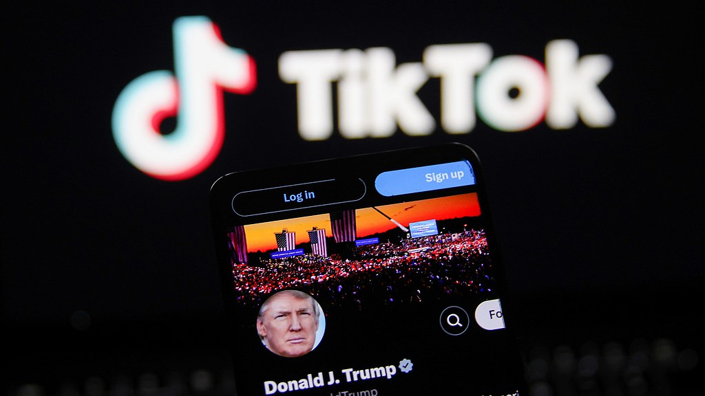 TikTok logo with U.S. President Donald Trump X account. /VCG