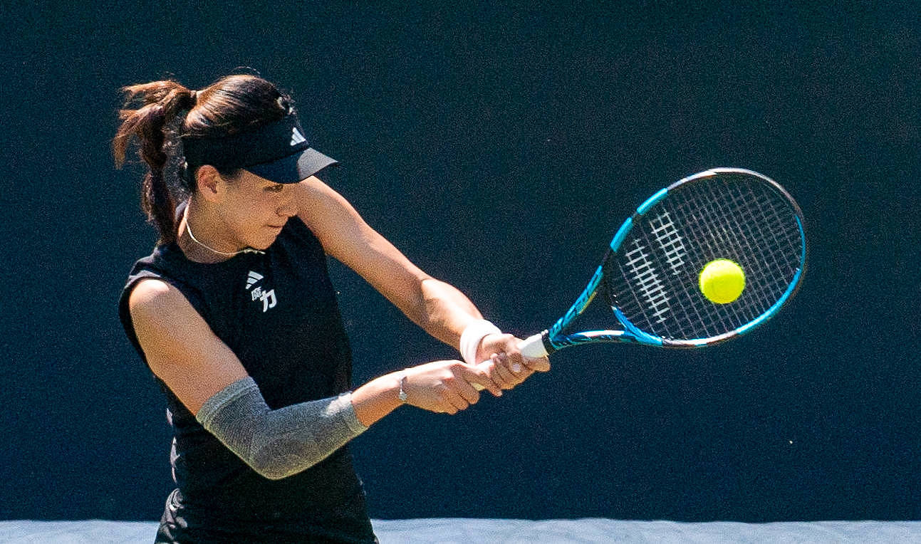 Wang Xinyu of China hits a shot against Daria Kasatkina of Australia in a women's singles first round match at the Women's Tennis Association (WTA) Berlin Open in Berlin, Germany, June 17, 2025. /VCG