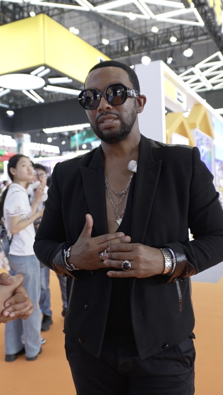 South African designer David Tlale is seen at the South African pavilion of the 4th China-Africa Economic and Trade Expo in Changsha, Hunan Province. /CGTN
