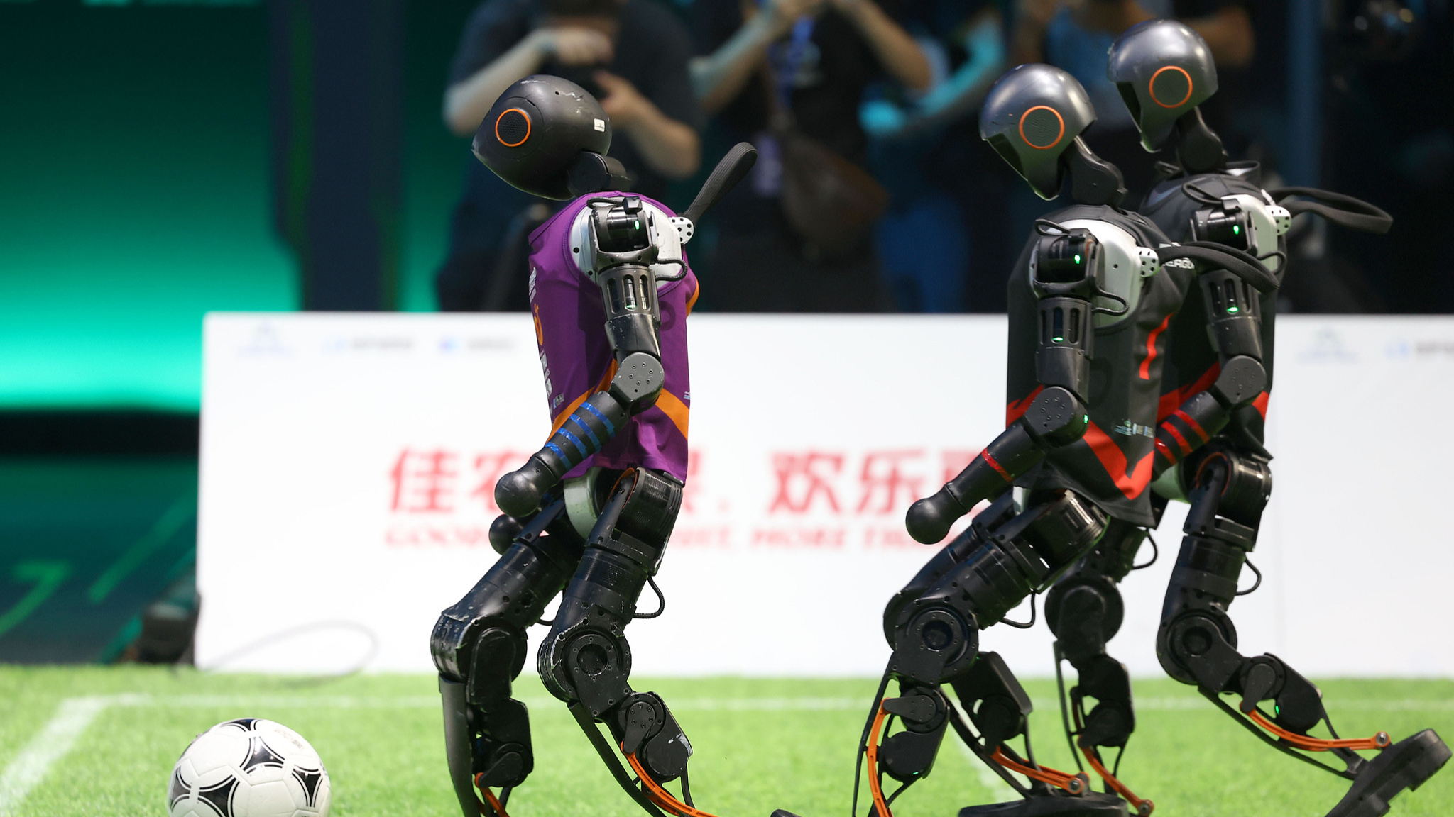 Tsinghua University wins China's 1st humanoid robot 3×3 football event