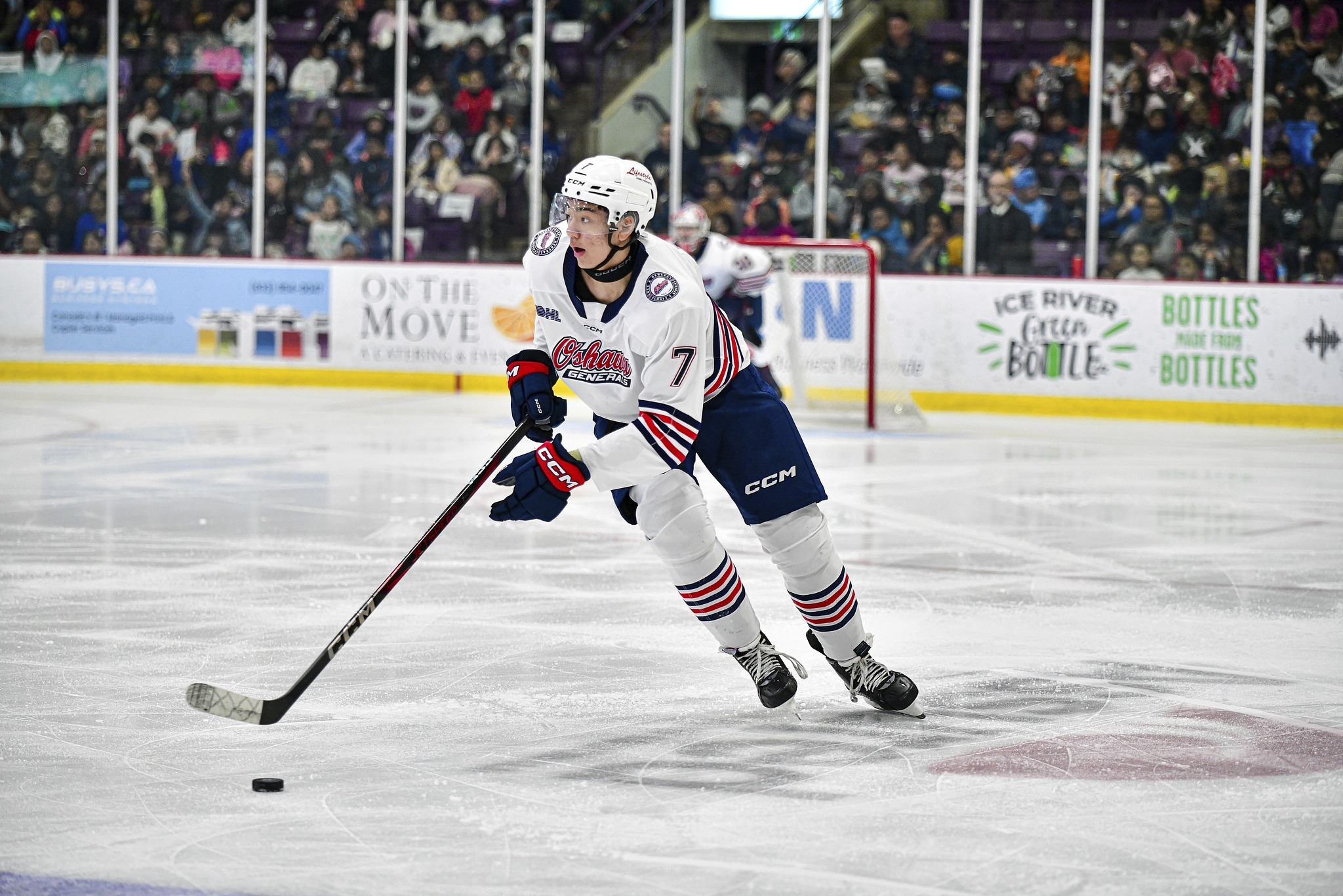 Wang Haoxi of the Oshawa Generals controls the puck against the Brampton Steelheads in an Ontario Hockey League game in Brampton, Ontario, Canada, March 5, 2025. /VCG