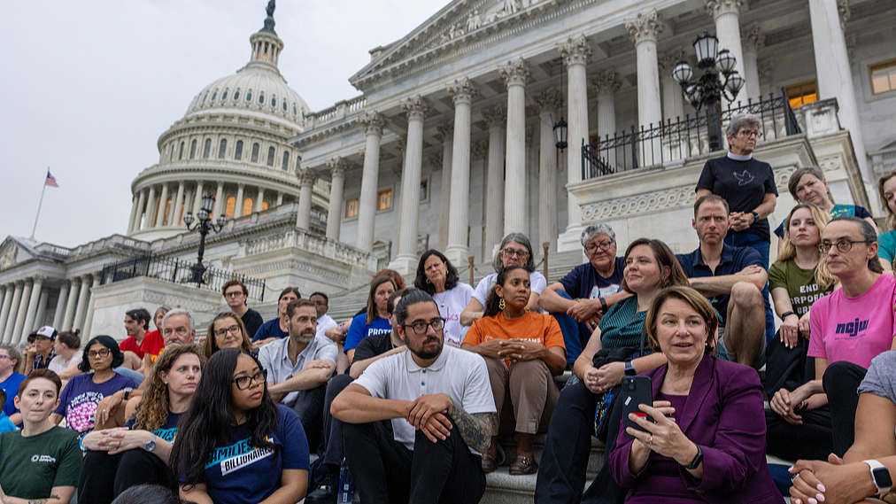 Senator Amy Klobuchar (D-MN) speaking to people who would be negatively effected by the bill outside the US Capitol in Washington, DC. on June 29, 2025. /VCG
