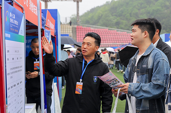 A recruitment fair at Huaxi Campus of the Guizhou University of Finance and Economics in Guiyang, southwest China's Guizhou Province, April 26, 2025. /VCG