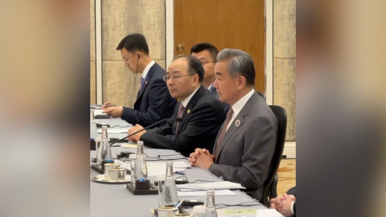 China and Vietnam FMs meet in Kuala Lumpur - CGTN