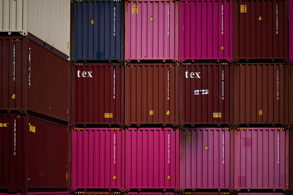 Containers are piled up at the Port of Los Angeles, California, the US, July 9, 2025. /VCG