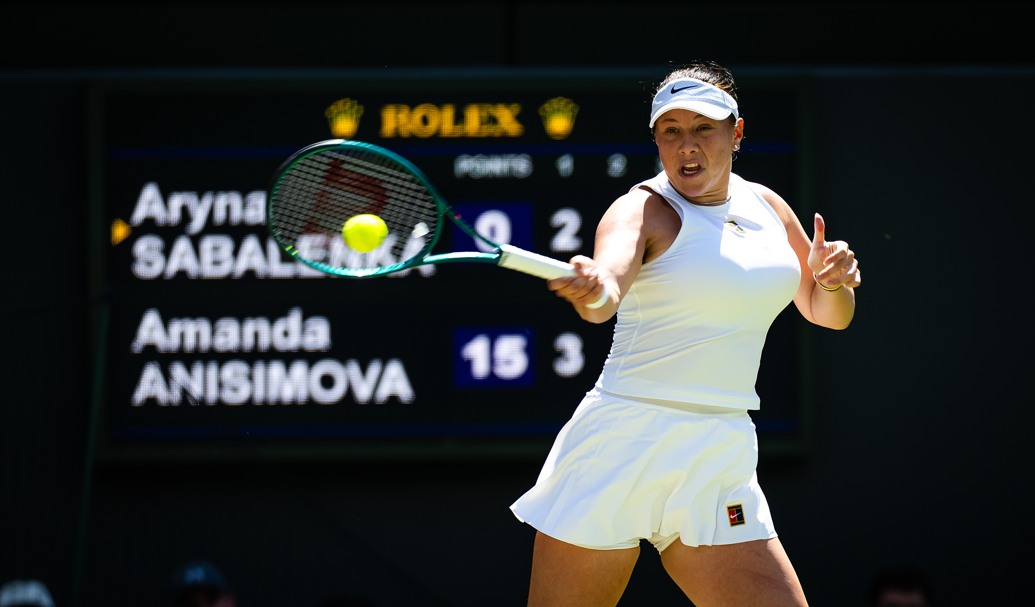 Amanda Anisimova of the U.S. hits a shot in the women's singles semifinals against Aryna Sabalenka of Belarus at the Wimbledon Championships at the All England Lawn Tennis and Croquet Club in London, Britain, July 10, 2025. /VCG