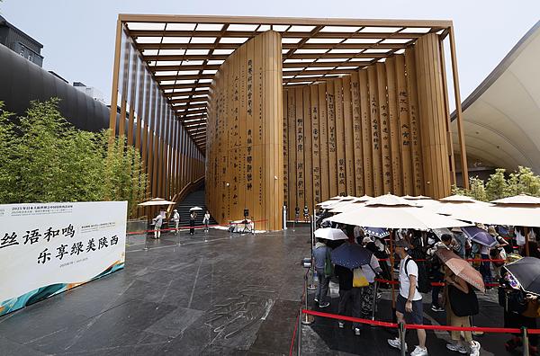 People queue outside the China Pavilion at the World Expo in Osaka, Japan, July 9, 2025. /VCG