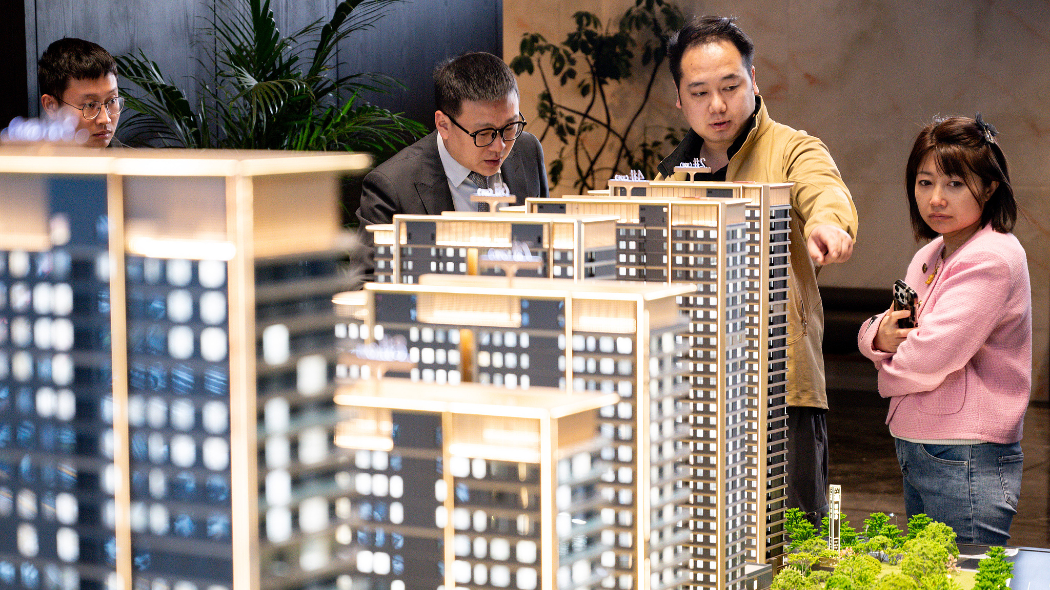Homebuyers visit a property sales office in Taiyuan, Shanxi Province, June 12, 2025. /VCGH