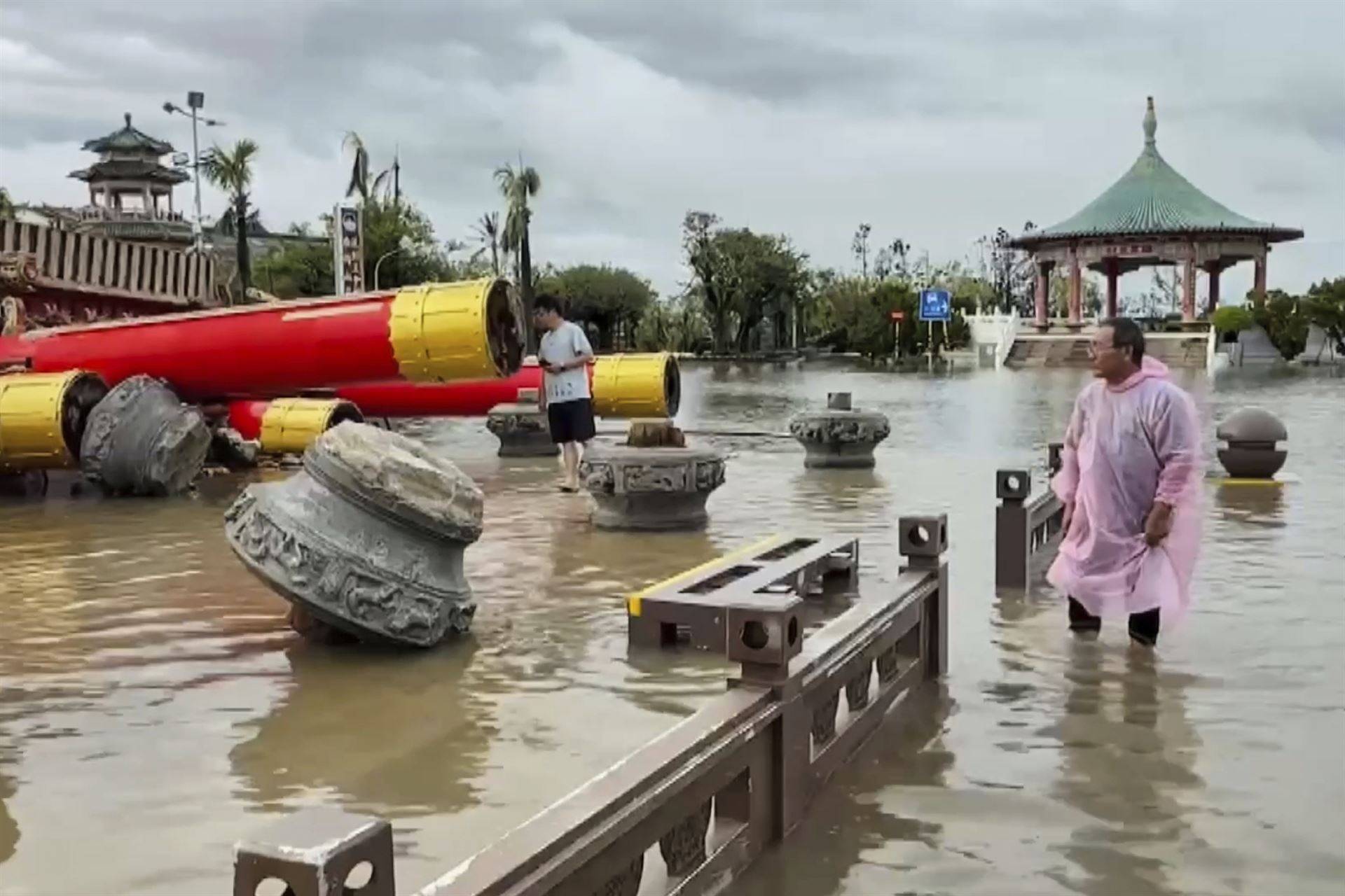 Residents view the collapsed temple structures submerged in floodwaters after typhoon Danas landed in the Tainan region of Taiwan, China, July 7, 2025. /AP