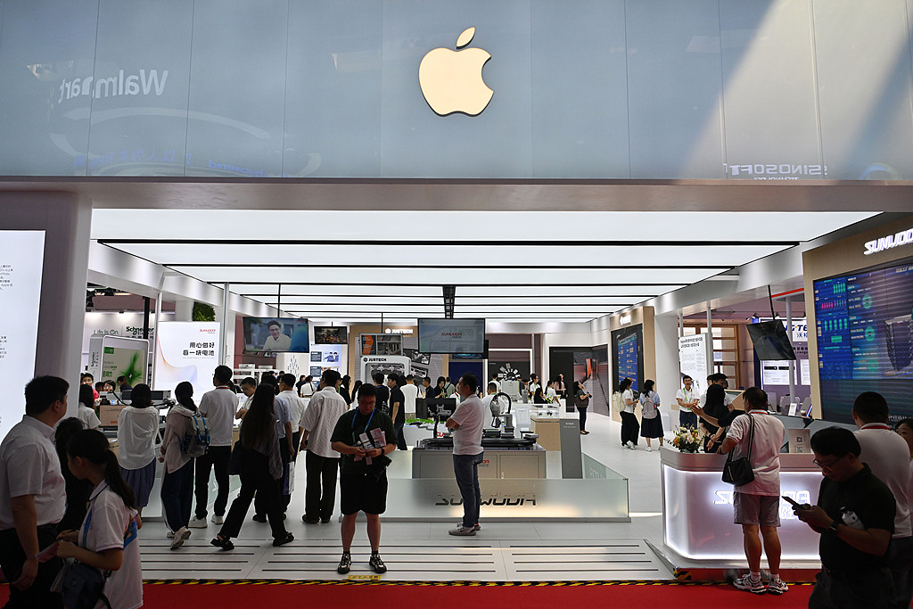 Participants visit the Apple exhibition area at the third China International Supply Chain Expo in Beijing, China, July 17, 2025. /VCG