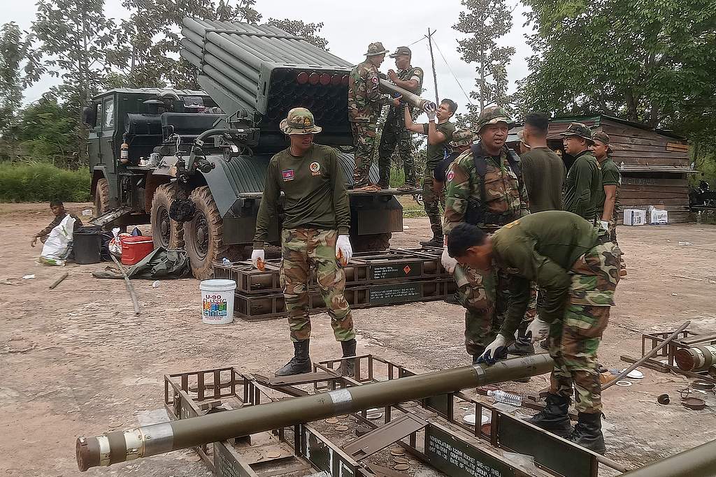 Cambodian soldiers reload the BM-21 multiple rocket launcher in Preah Vihear province on July 24, 2025. /CFP