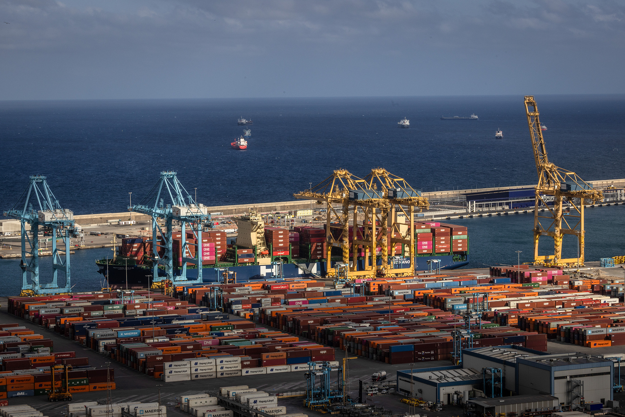 A cargo ship is docked near shipping containers at the commercial port of Barcelona, Spain, July 7, 2025. /VCG