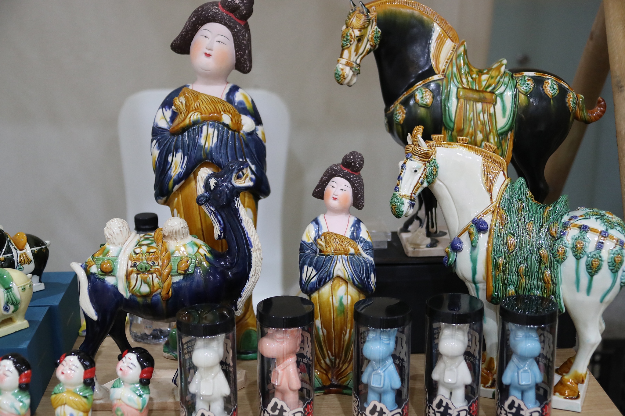 An exhibition of Tang tri-color glazed ceramics is held on the sidelines of the SCO Media and Think Tank Summit in Zhengzhou, Henan Province, on July 24, 2025. /VCG