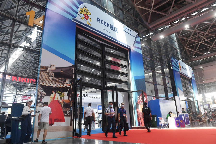 People visit the RCEP pavilions during the 19th China-ASEAN Expo in Nanning, south China's Guangxi Zhuang Autonomous Region, September 18, 2022. /Xinhua