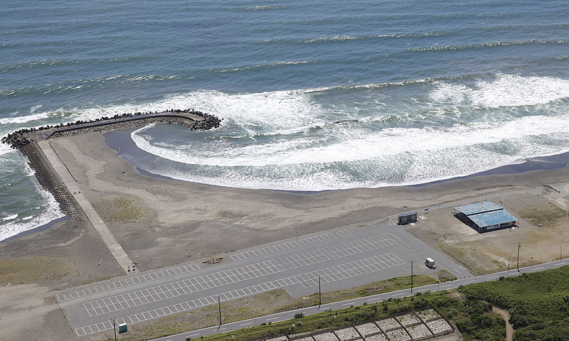 (An aerial photo shows waves crashing onto Ichinomiya Beach in Ichinomiya Town, Chiba Prefecture, Japan, July 30, 2025. /CFP)