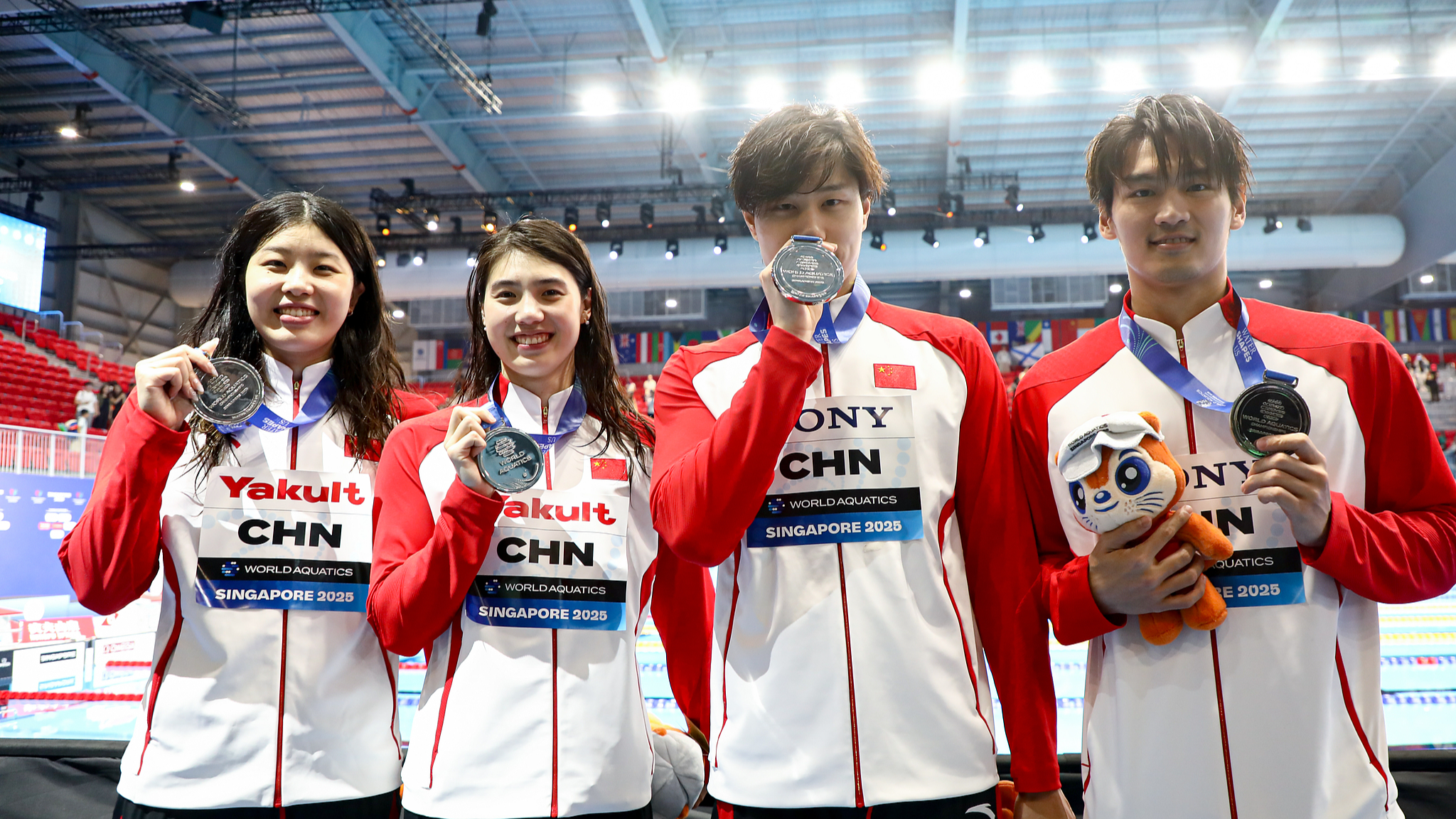 China adds 2 silvers, Marchand sets world record at Singapore Worlds
