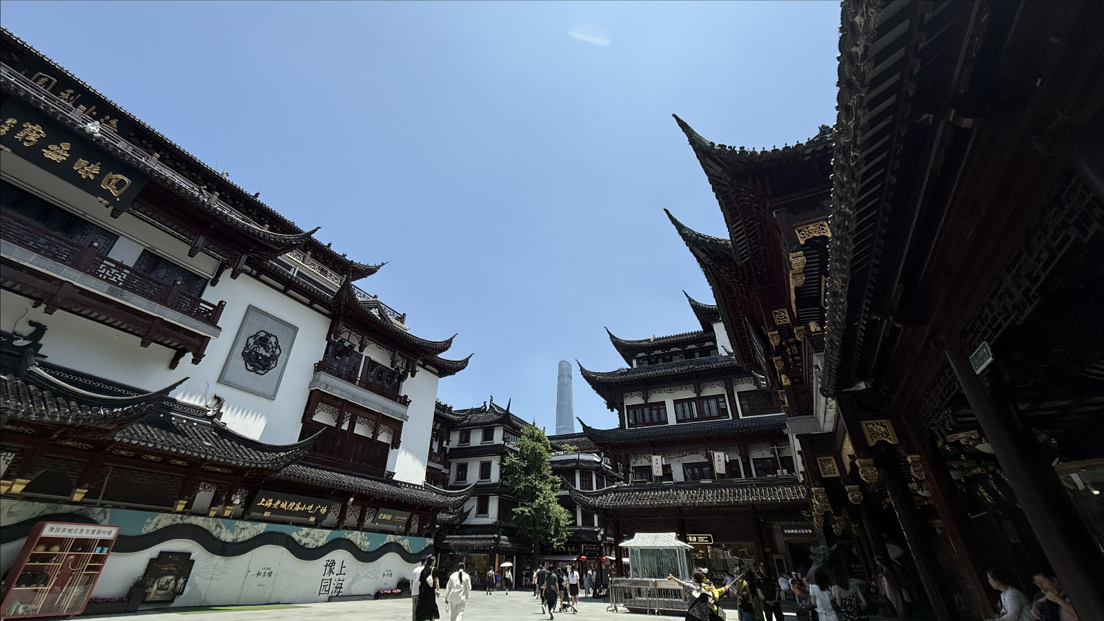 Yuyuan Market in Shanghai, China. /Zaruhi Poghosyan