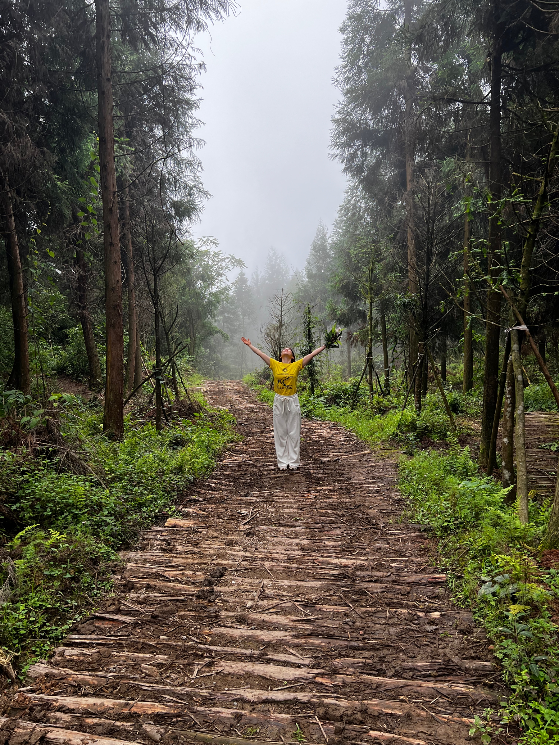 Sandra Jurabaeva breathes fresh air in the deep mountains of Chengdu, southwest China's Sichuan Province. /Sandra Jurabaeva