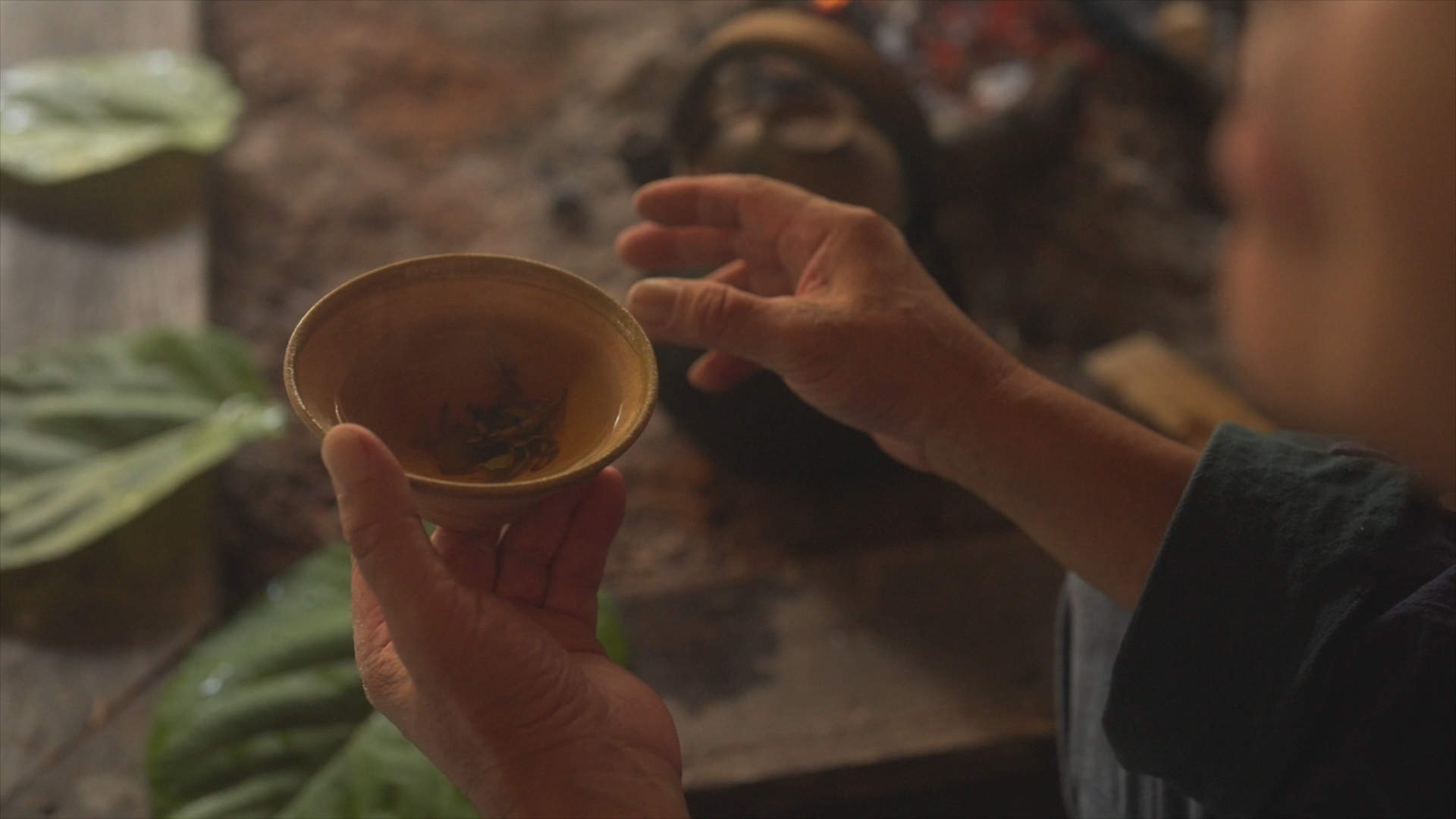 A man of the Blang ethnic group holds a bowl of tea, ready to drink, Pu'er City, southwest China's Yunnan Province. /CGTN